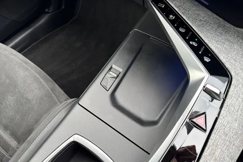 EN24HKP PEUGEOT 3008 1.2 HYBRID GT e-DSC6 Euro 6 (s/s) 5dr Thumbnail #58