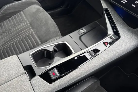 EN24HKP PEUGEOT 3008 1.2 HYBRID GT e-DSC6 Euro 6 (s/s) 5dr Thumbnail #60