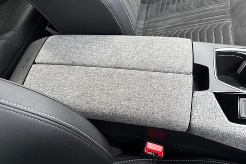 EN24HKP PEUGEOT 3008 1.2 HYBRID GT e-DSC6 Euro 6 (s/s) 5dr Thumbnail #61