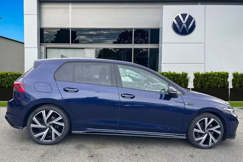 YK21DOF Volkswagen Golf 8 R-Line 1.5 eTSI 150PS 7-speed DSG | Heated Seats and Heated Steering Whee Thumbnail #4