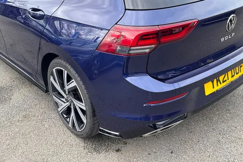 YK21DOF Volkswagen Golf 8 R-Line 1.5 eTSI 150PS 7-speed DSG | Heated Seats and Heated Steering Whee Thumbnail #9