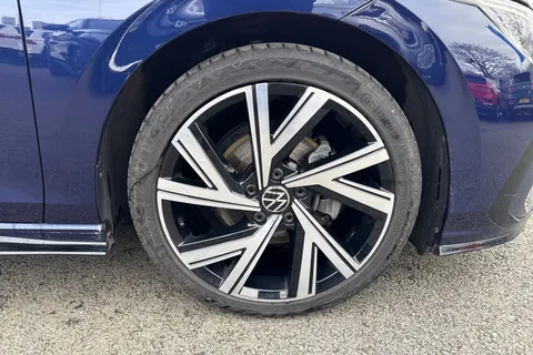 YK21DOF Volkswagen Golf 8 R-Line 1.5 eTSI 150PS 7-speed DSG | Heated Seats and Heated Steering Whee Thumbnail #11