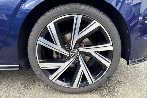 YK21DOF Volkswagen Golf 8 R-Line 1.5 eTSI 150PS 7-speed DSG | Heated Seats and Heated Steering Whee Thumbnail #13