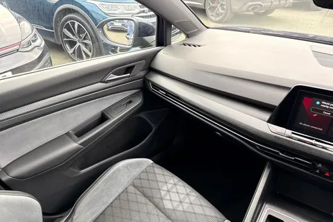 YK21DOF Volkswagen Golf 8 R-Line 1.5 eTSI 150PS 7-speed DSG | Heated Seats and Heated Steering Whee Thumbnail #21