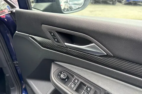 YK21DOF Volkswagen Golf 8 R-Line 1.5 eTSI 150PS 7-speed DSG | Heated Seats and Heated Steering Whee Thumbnail #22