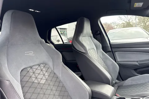 YK21DOF Volkswagen Golf 8 R-Line 1.5 eTSI 150PS 7-speed DSG | Heated Seats and Heated Steering Whee Thumbnail #25