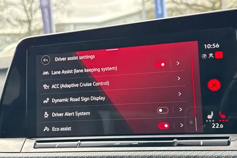 YK21DOF Volkswagen Golf 8 R-Line 1.5 eTSI 150PS 7-speed DSG | Heated Seats and Heated Steering Whee Thumbnail #30