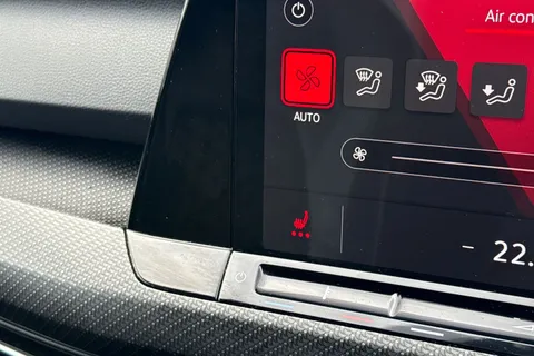 YK21DOF Volkswagen Golf 8 R-Line 1.5 eTSI 150PS 7-speed DSG | Heated Seats and Heated Steering Whee Thumbnail #33