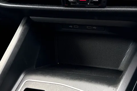 YK21DOF Volkswagen Golf 8 R-Line 1.5 eTSI 150PS 7-speed DSG | Heated Seats and Heated Steering Whee Thumbnail #34