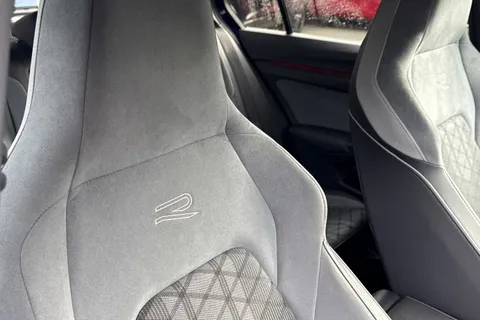 YK21DOF Volkswagen Golf 8 R-Line 1.5 eTSI 150PS 7-speed DSG | Heated Seats and Heated Steering Whee Thumbnail #35