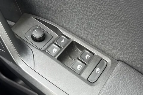 DG23CZB SEAT Arona 1.0 TSI FR Edition Euro 6 (s/s) 5dr Thumbnail #35