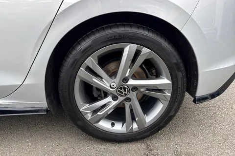 DG73KPK Volkswagen Golf 1.5 TSI 150 R-Line 5dr Thumbnail #13