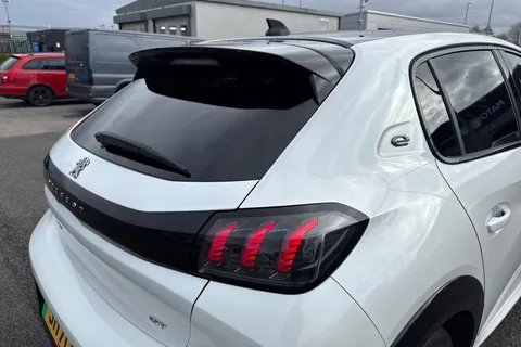 SH71ERV PEUGEOT e-208 50kWh GT Premium Auto 5dr Thumbnail #33