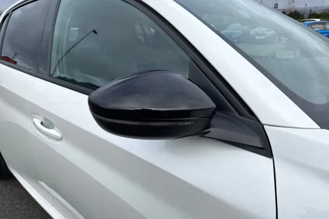 SH71ERV PEUGEOT e-208 50kWh GT Premium Auto 5dr Thumbnail #37