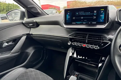 SH71ERV PEUGEOT e-208 50kWh GT Premium Auto 5dr Thumbnail #43