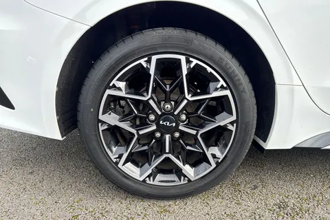 DK71ZGV Kia Proceed 1.5 T-GDi GT-Line Shooting Brake Euro 6 (s/s) 5dr Thumbnail #11