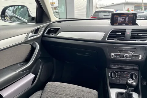 OE16HJG Audi Q3 2.0 TDI SE Euro 6 (s/s) 5dr Thumbnail #21