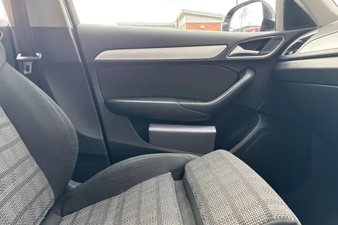 OE16HJG Audi Q3 2.0 TDI SE Euro 6 (s/s) 5dr Thumbnail #60