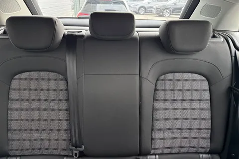 OE16HJG Audi Q3 2.0 TDI SE Euro 6 (s/s) 5dr Thumbnail #61