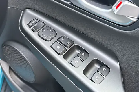 DS72ZNC Hyundai Kona 64kWh Ultimate Auto 5dr (10.5kW Charger) Thumbnail #22