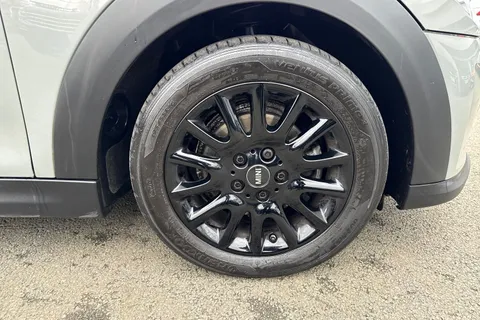 YH22MME Mini Hatch 1.5 Cooper Classic Steptronic Euro 6 (s/s) 3dr Thumbnail #10