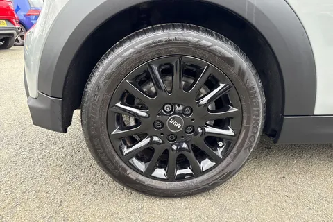 YH22MME Mini Hatch 1.5 Cooper Classic Steptronic Euro 6 (s/s) 3dr Thumbnail #11