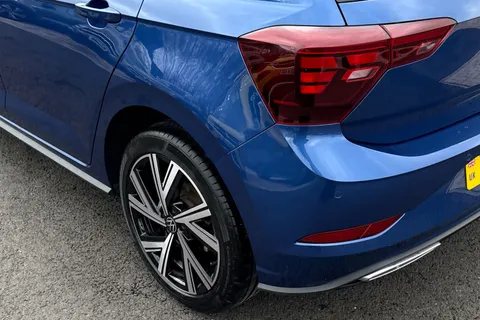 DE25PVJ Volkswagen Polo 1.0 TSI 115 R-Line 5dr DSG **17' BERGAMO ALLOYS + HEATED SEATS** Thumbnail #8