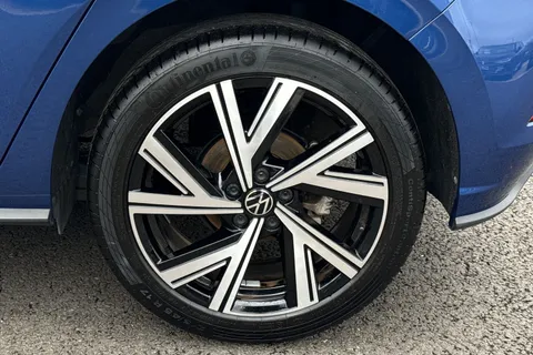 DE25PVJ Volkswagen Polo 1.0 TSI 115 R-Line 5dr DSG **17' BERGAMO ALLOYS + HEATED SEATS** Thumbnail #10