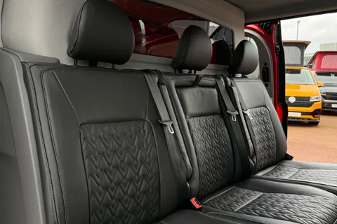 BT75CKX Volkswagen Transporter 2.0 TDI 150 Commerce Pro Full Leighton Vans Conversion Kombi Van Auto-Tailg Thumbnail #48
