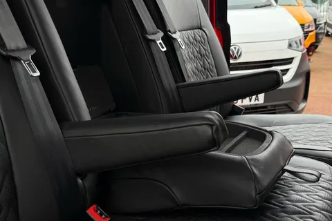 BT75CKX Volkswagen Transporter 2.0 TDI 150 Commerce Pro Full Leighton Vans Conversion Kombi Van Auto-Tailg Thumbnail #50