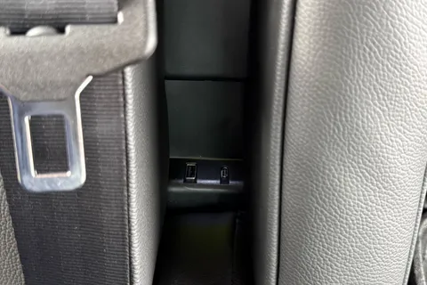 BT75CKX Volkswagen Transporter 2.0 TDI 150 Commerce Pro Full Leighton Vans Conversion Kombi Van Auto-Tailg Thumbnail #52