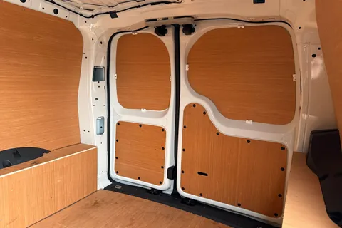 DA25FFG Volkswagen Caddy 2.0 TDI 102PS Commerce Van [Business/Tech Pack] Thumbnail #20