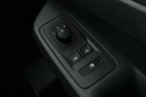 DA25FFG Volkswagen Caddy 2.0 TDI 102PS Commerce Van [Business/Tech Pack] Thumbnail #33