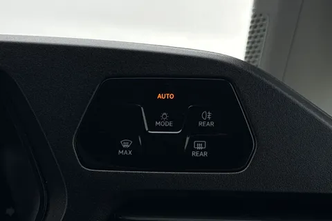 DA25FFG Volkswagen Caddy 2.0 TDI 102PS Commerce Van [Business/Tech Pack] Thumbnail #34