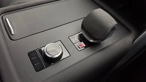 14 of 20 for Land Rover Discovery 3.0 D300 Dynamic HSE 5dr