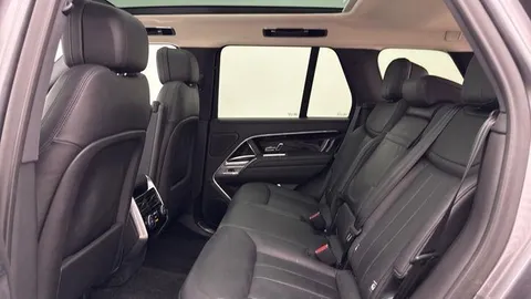 KP24OJH Land Rover Range Rover 3.0 D300 HSE 5dr Thumbnail #4