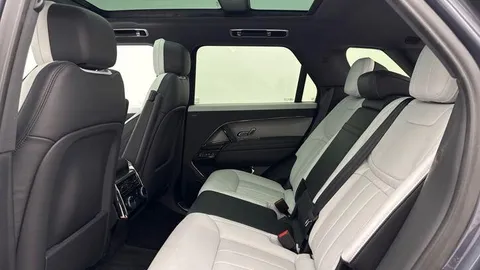 KW74ZHL Land Rover Range Rover Sport 3.0 P460e Dynamic SE 5dr Thumbnail #4