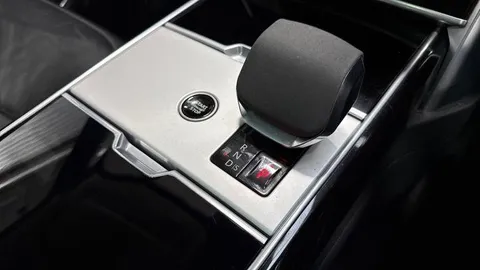 KP24OJH Land Rover Range Rover 3.0 D300 HSE 5dr Thumbnail #14