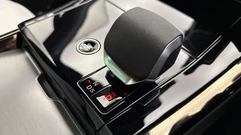 KW74ZHL Land Rover Range Rover Sport 3.0 P460e Dynamic SE 5dr Thumbnail #14