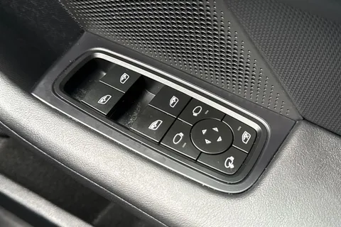 MV23TMX Porsche Taycan Performance 79.2kWh Sport Turismo Auto RWD 5dr (11kW Charger) Thumbnail #36