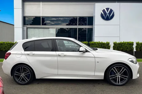 OE68MTY BMW 1 Series 1.5 118i GPF M Sport Shadow Edition Euro 6 (s/s) 5dr Thumbnail #4