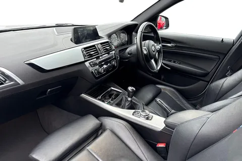 OE68MTY BMW 1 Series 1.5 118i GPF M Sport Shadow Edition Euro 6 (s/s) 5dr Thumbnail #16