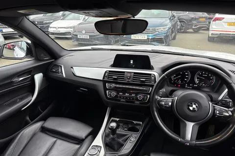 OE68MTY BMW 1 Series 1.5 118i GPF M Sport Shadow Edition Euro 6 (s/s) 5dr Thumbnail #40