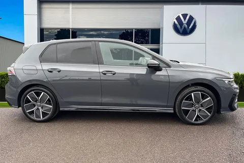  Volkswagen Golf 1.5 eTSI MHEV Black Edition DSG Euro 6 (s/s) 5dr Thumbnail #4