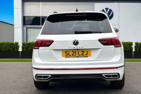 SL21LZJ Volkswagen Tiguan 2.0 TDI R-Line 5dr DSG | Heated Seats | Spare Wheel | Rear Camera Thumbnail #5