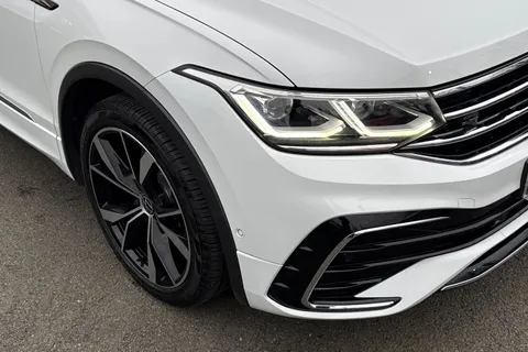 SL21LZJ Volkswagen Tiguan 2.0 TDI R-Line 5dr DSG | Heated Seats | Spare Wheel | Rear Camera Thumbnail #9