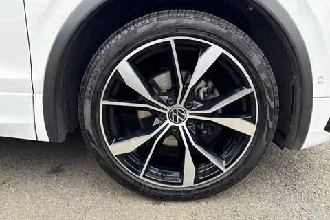SL21LZJ Volkswagen Tiguan 2.0 TDI R-Line 5dr DSG | Heated Seats | Spare Wheel | Rear Camera Thumbnail #10