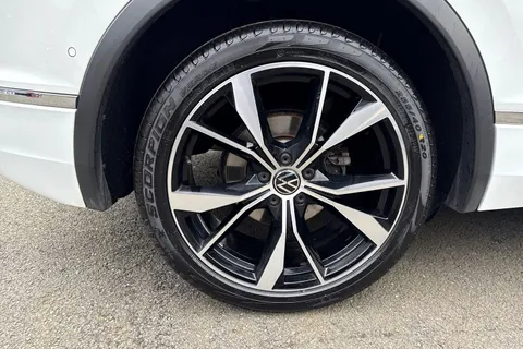 SL21LZJ Volkswagen Tiguan 2.0 TDI R-Line 5dr DSG | Heated Seats | Spare Wheel | Rear Camera Thumbnail #11