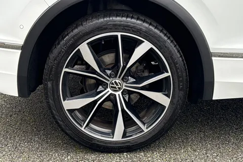 SH72PVO Volkswagen Tiguan 2.0 TDI R-Line DSG 4Motion Euro 6 (s/s) 5dr Thumbnail #12