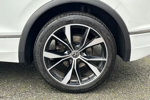 SH72PVO Volkswagen Tiguan 2.0 TDI R-Line DSG 4Motion Euro 6 (s/s) 5dr Thumbnail #13